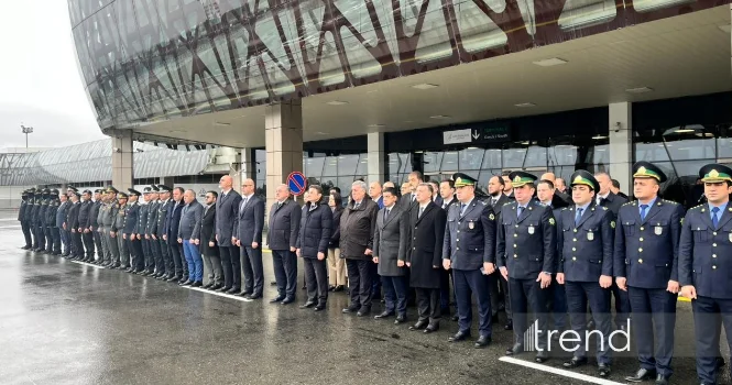 В Международном аэропорту Гейдар Алиев почтили память погибших в авиакатастрофе самолета AZAL ФОТО