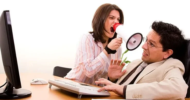 Şirkətlər işçilərinin sosial media paylaşımlarına qarışa bilərmi?