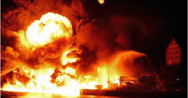 В порту Темрюка из за атаки БПЛА загорелись резервуары с нефтепродуктами