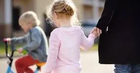 Uşaqlar dövlət müəssisələrindən ailələrinə geri qayıdır AÇIQLAMA