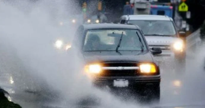 Yağışda qəzadan qorunmaq üçün bunu edin: Mütəxəssisdən TÖVSİYƏ