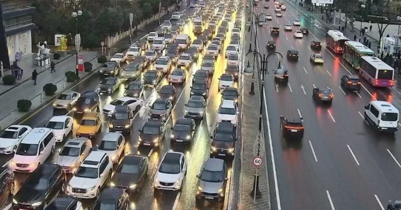 Hər ailədə ən azından bir maşın var Deputat Bakıdakı tıxaclardan danışdı