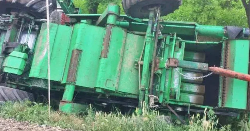 Sabirabadda kombayn kanala aşıb, sürücü ölüb