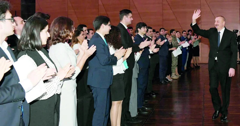 Dövlət siyasəti gəncləri uğur və kamillik yoluna çıxarır