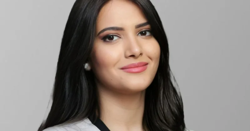 Müasir memarlıq hansı istiqamətlər üzrə inkişaf edir?