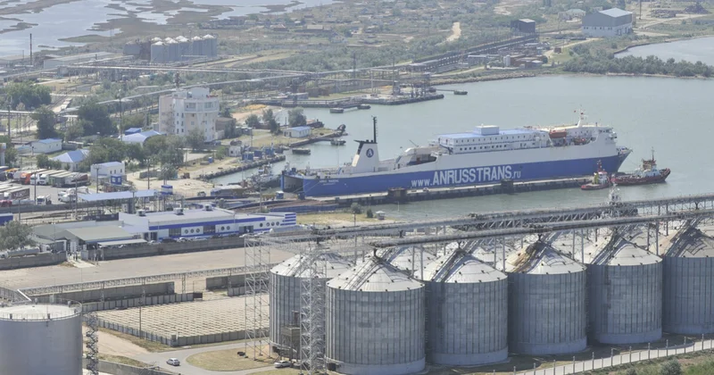 В порту Темрюка горят резервуары с нефтепродуктами, а на Москву летели беспилотники