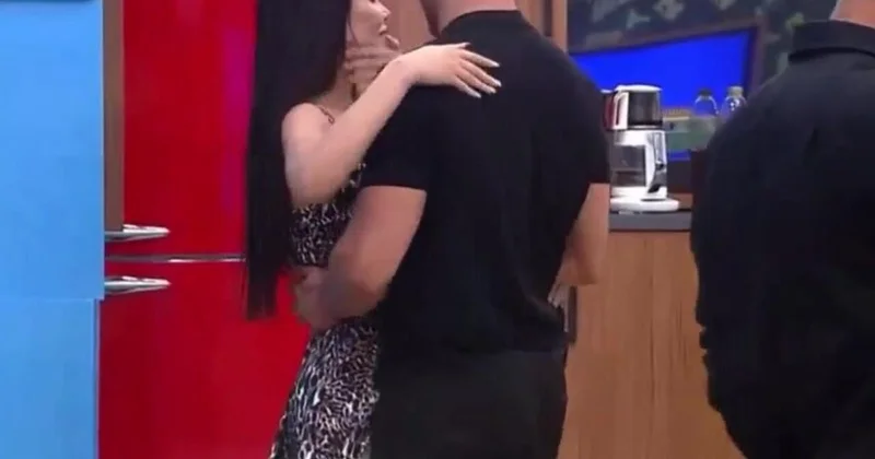 Qalmaqallı veriliş qucaq kadrlarına görə cərimələndi, platformadan çıxarıldı VİDEO