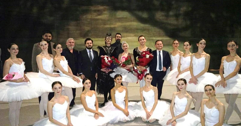 Opera və Balet Teatrının təqdimatında Qu gölü baleti Fransanın Nitsa və Belorus Böyük teatrının aparıcı solistləri tərəfindən ifa olundu FOTO