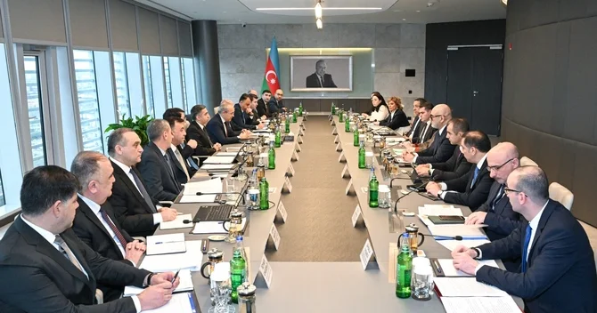 Mikayıl Cabbarov Azərbaycanda əczaçılıq sahəsinin perspektivlərini müzakirə edib