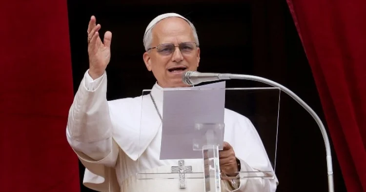 Papa: Ukrayna xalqı üçün dua edirik”