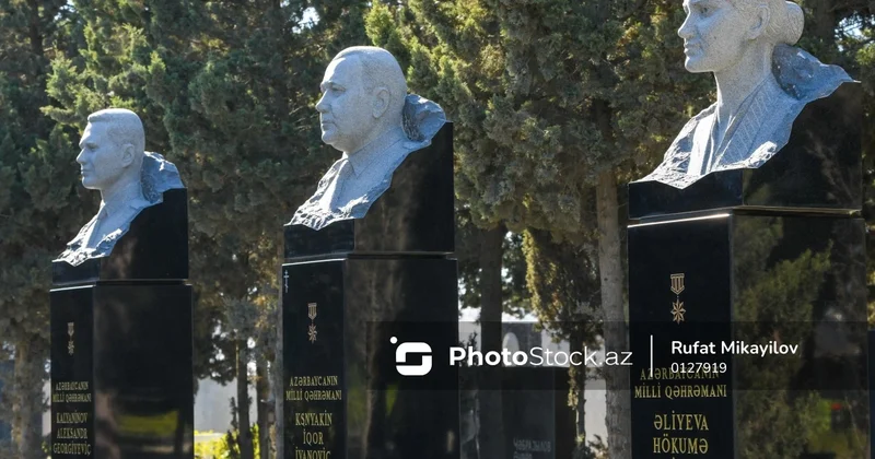 Təyyarə qəzasının ildönümü münasibətilə İkinci Fəxri xiyabanda məzarlar ziyarət edilib