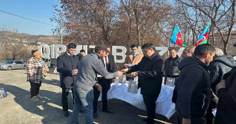 Növbəti köç karvanı Xocavəndin Qırmızı bazar qəsəbəsinə çatıb, açarlar sakinlərə təqdim edilib YENİLƏNİB FOTO