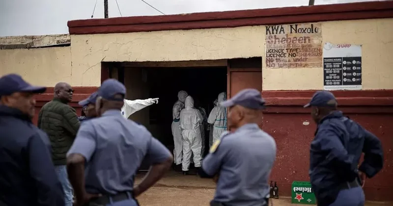 В ЮАР задержаны подозреваемые по делу о стрельбе в кафе с девятью погибшими