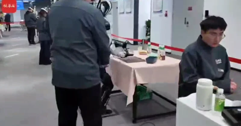 В Китае показали центр обучения роботов ВИДЕО