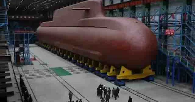 Şimali Koreya özünün tikilməkdə olan atom sualtı qayıdını nümayiş etdirdi