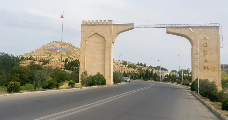 Сколько семей переселятся в город Агдам в этом месяце?