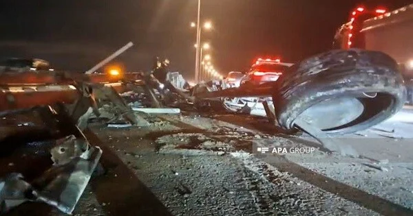 Heydər Əliyev prospektində zəncirvari qəza Video