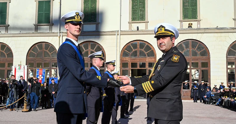 İtaliyadan olan məzuna Azərbaycan HDQ nin “Dənizçi kortiki” hədiyyə olunub VİDEO