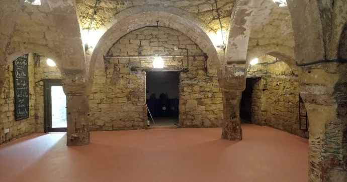 Yasamalda iki əsrin hamamı dağıntıların ortasında qalıb; mühafizə edən qurum yoxdur FOTO