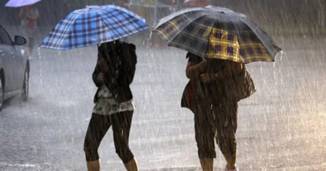 Yağışlı və tutqun havalarda insanlar özünü niyə halsız hiss edir?