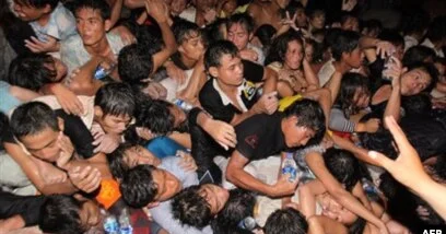 Yarım milyondan artıq kambocalı qaçqına çevrildi