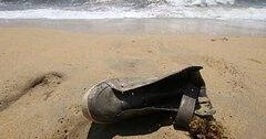 Раскрыта тайна сотни выброшенных на берег кожаных ботинок