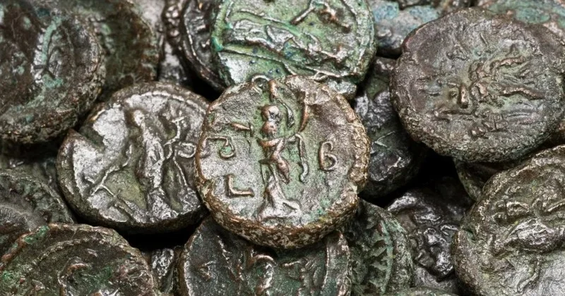 Археолог рассказал, что ждет человека, спрятавшего от государства артефакт Minval Politika