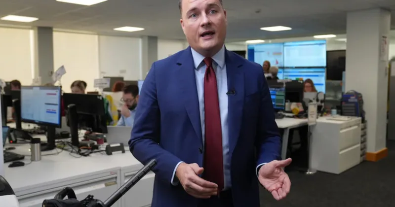 Böyük Britaniyanın Milli Səhiyyə Xidmətindən rekord sayda əməkdaş işdən azad edilib