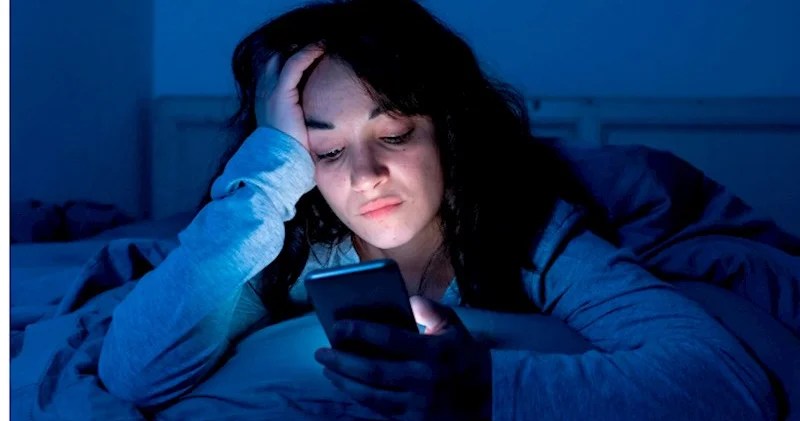 Gözlənilməz təhlükə: Mavi işıq dərini sürətlə qocaldır