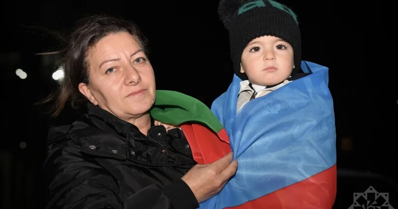 Qürurla doğma torpaqlara yola düşdülər Böyük Qayıdış davam edir...