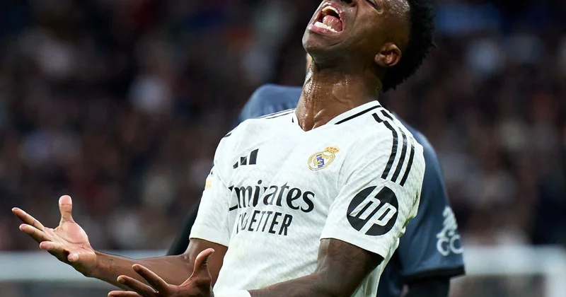 Vinisiusa qapı sərt şəkildə göstərildi