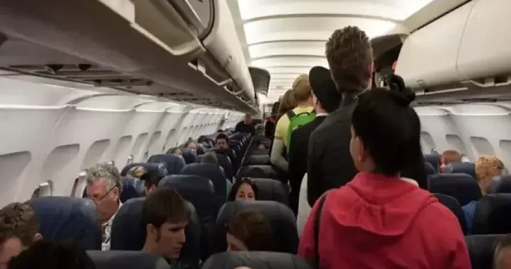 Dubaydan uçan təyyarədə ŞOK ANLAR: azərbaycanlının 77 min dollarını oğurlamaq istəyən TUTULDU