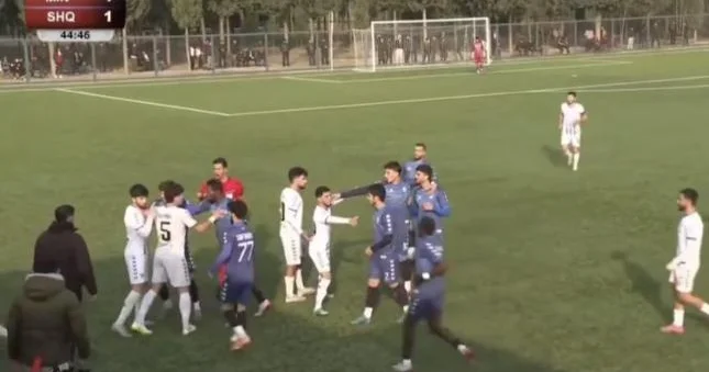 Azərbaycanda futbolçular arasında dava düşdü Video
