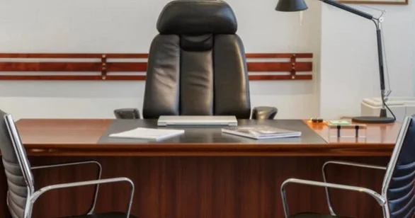 Keçmiş nazirlər niyə borca düşür?