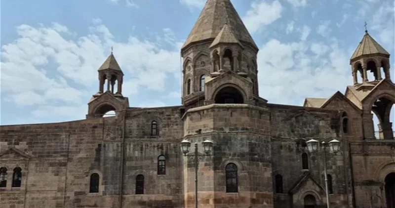 Erməni hökuməti erməni kilsəsinə qarşı Hüququndan məhrum edilir