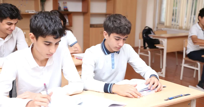 Bu il beynəlxalq olimpiadalarda medal qazanan məktəblilərin sayı açıqlandı FOTO