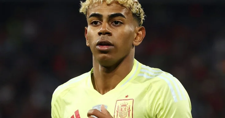 Lamin Yamal evindəki ən dəyərli əşyanın adını çəkdi