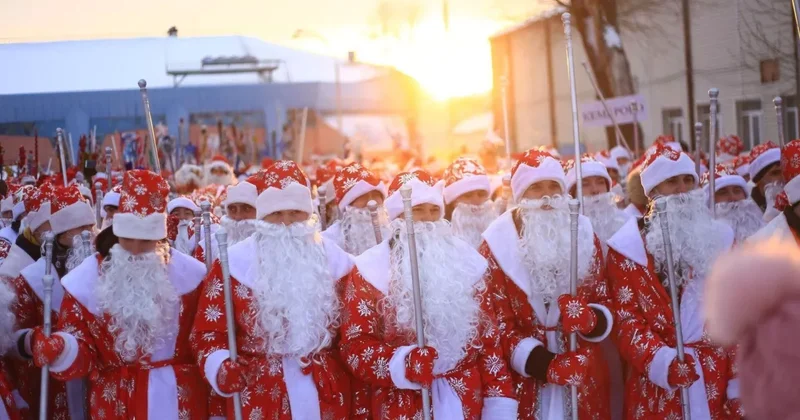 Парад Дедов Морозов в столице Узбекистана