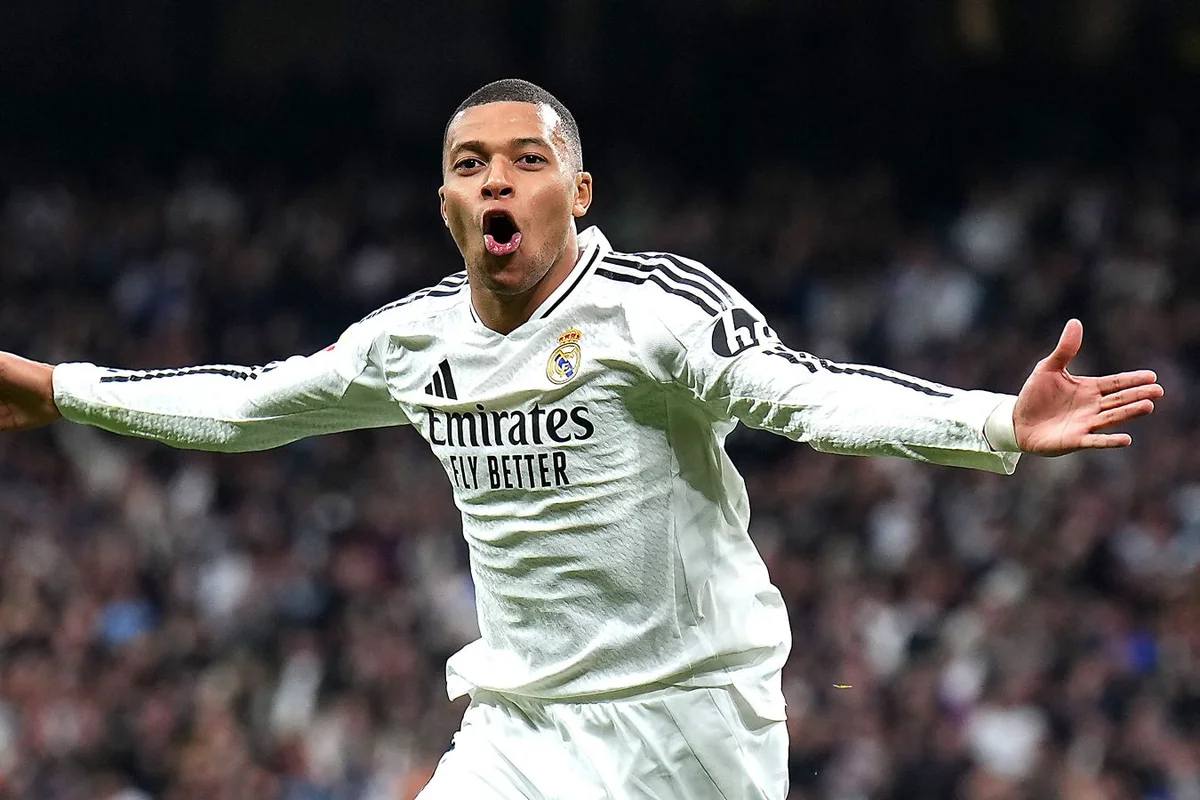 Mbappe əfsanəvi Ronaldonun nəticəsini təkrarladı