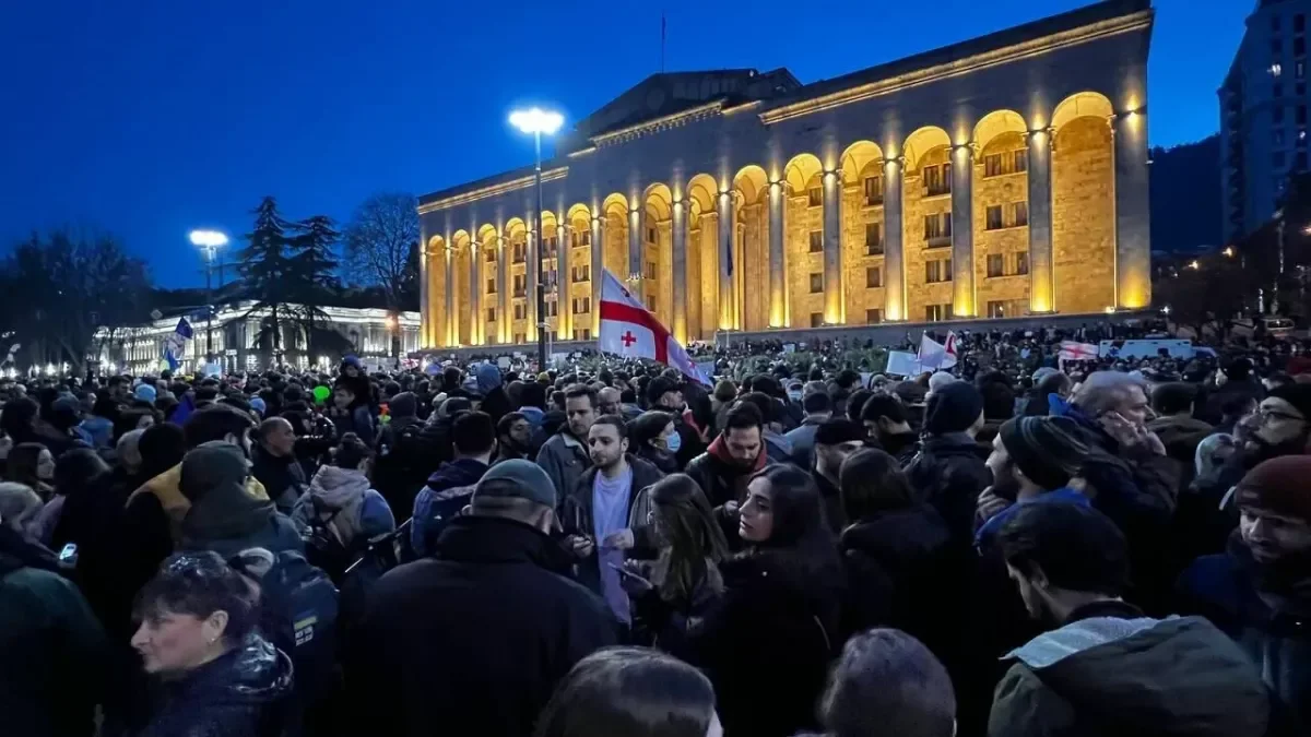 У парламента Грузии проходит акция протеста