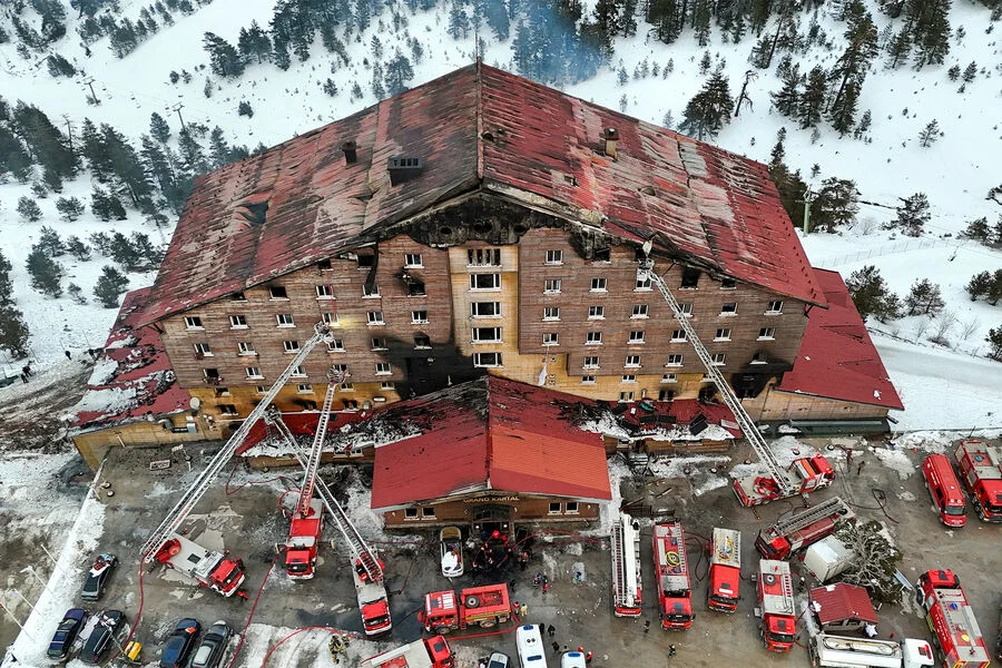 “Grand Kartal” otelindəki dəhşətli yanğınla bağlı 15 nəfər həbs edildi