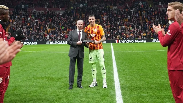 Muslera Qalatasaray da Bülent Korkmazın rekordunu yenilədi