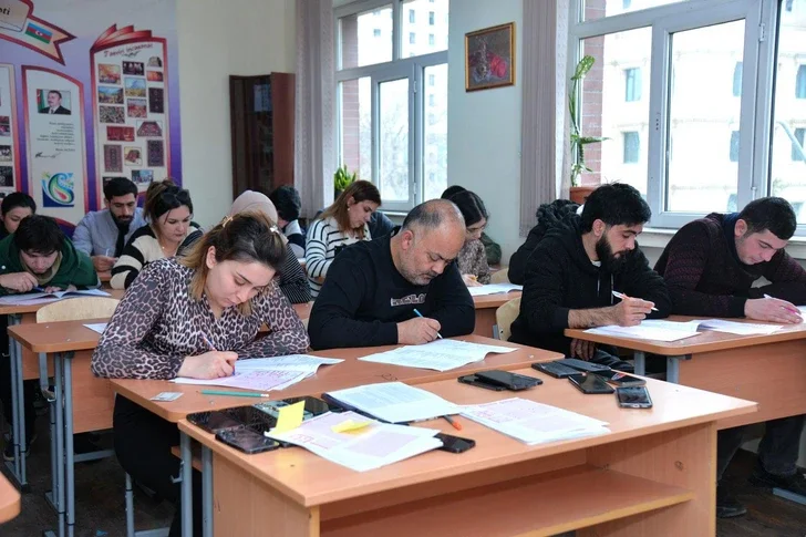 Свыше тысячи школьников в столице сдали экзамен экстерном