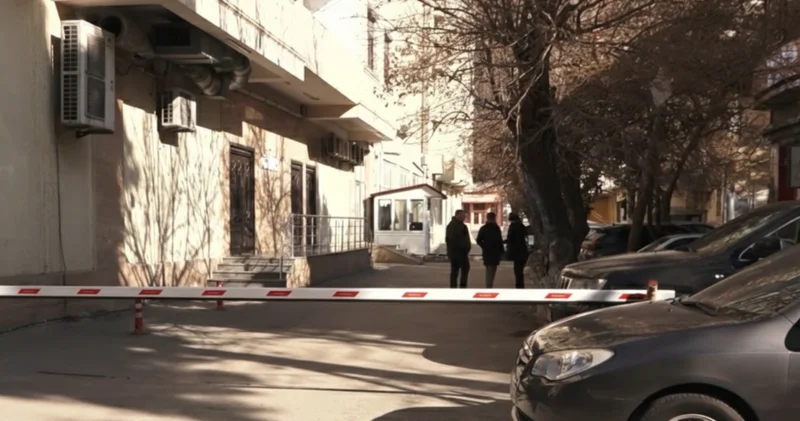 Nərimanov rayonunda MTK binanın həyətini zəbt edib? Sakinlərdən ŞİKAYƏT