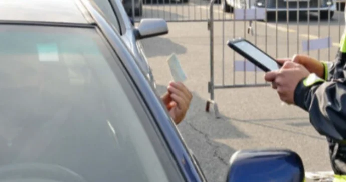 Millinin üzvü sərxoş vəziyyətdə avtomobil idarə etdi Polis saxlayıb cərimələdi FOTO