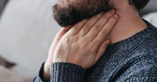 Мужчина поужинал и исцелился от мучившего его 35 лет недуга