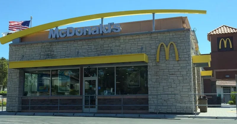 Россиянки случайно заехали на военную базу США вместо Макдональдса ФОТО