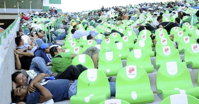 В Мексике в результате стрельбы на футбольном поле погибло более 10 человек