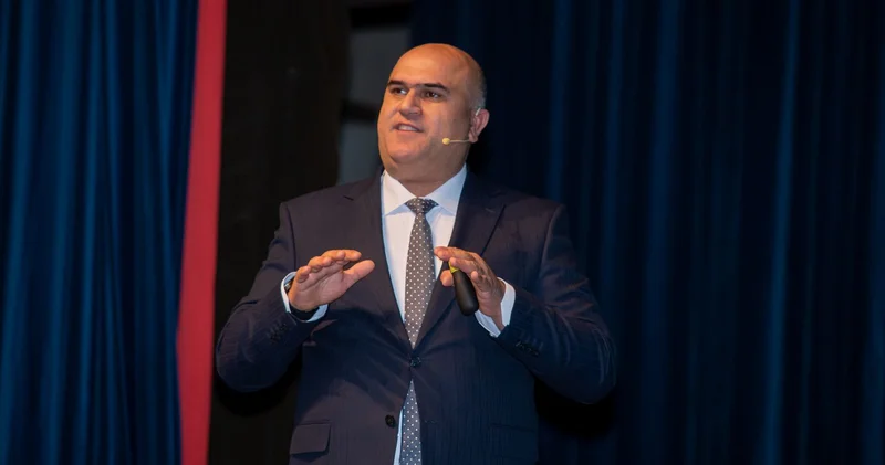 Gələcəyin lider modeli: dəyişən dünyada liderliyin yeni mənası