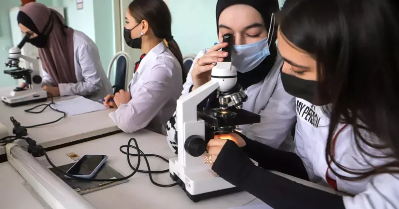 В Кыргызстане планируют вернуть контроль государства над ценообразованием в вузах